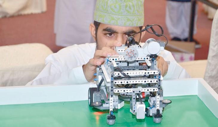 80 فريقا يتنافسون في أولمبياد الروبوت بسلطنة عمان